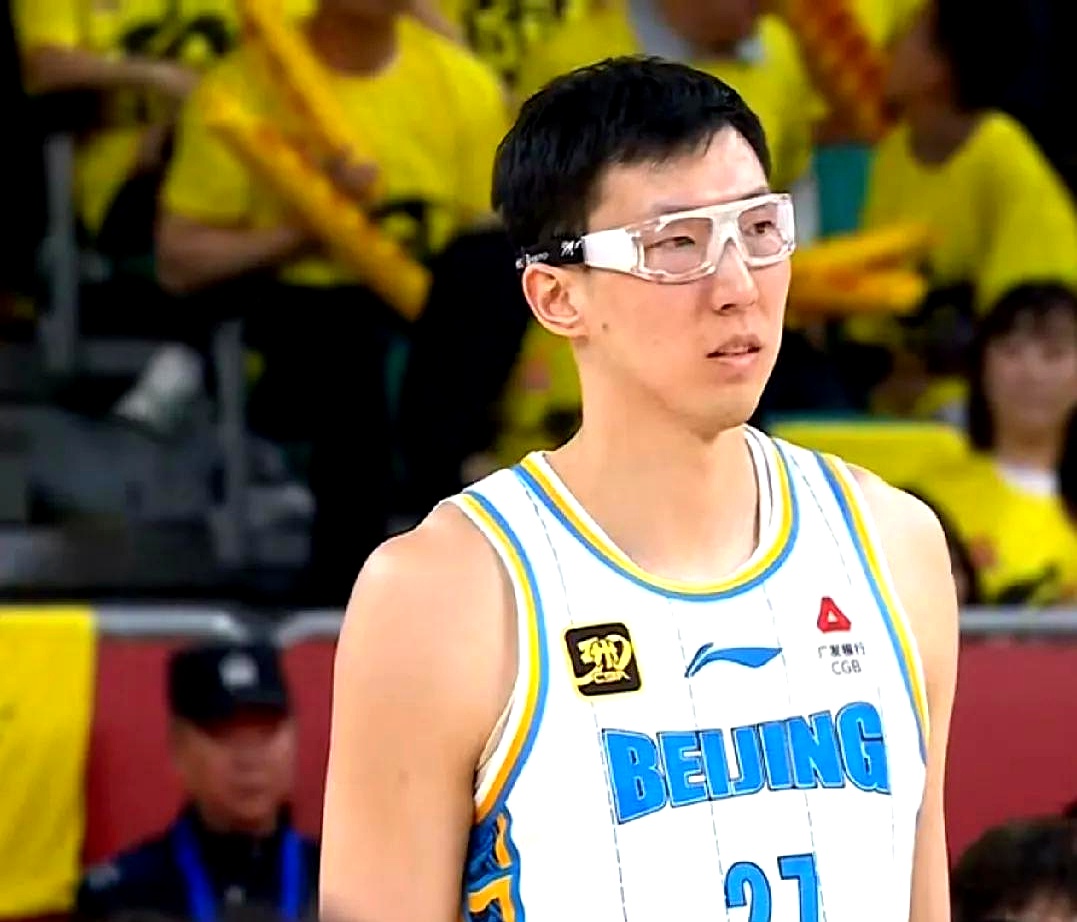 意甲窗口期走向成谜；广厦男篮造点机会；悬念犹存；团队化学反应显著的简单介绍