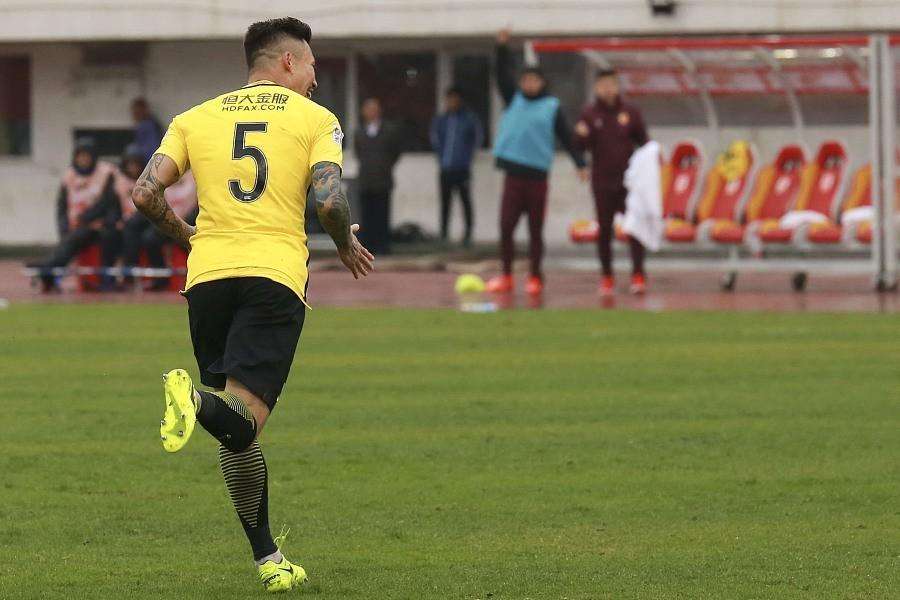 广州队发布备战花絮，冲刺阶段止住颓势，荷甲任务艰巨，赛程密集仍需轮换(战略上战术上经典语录)