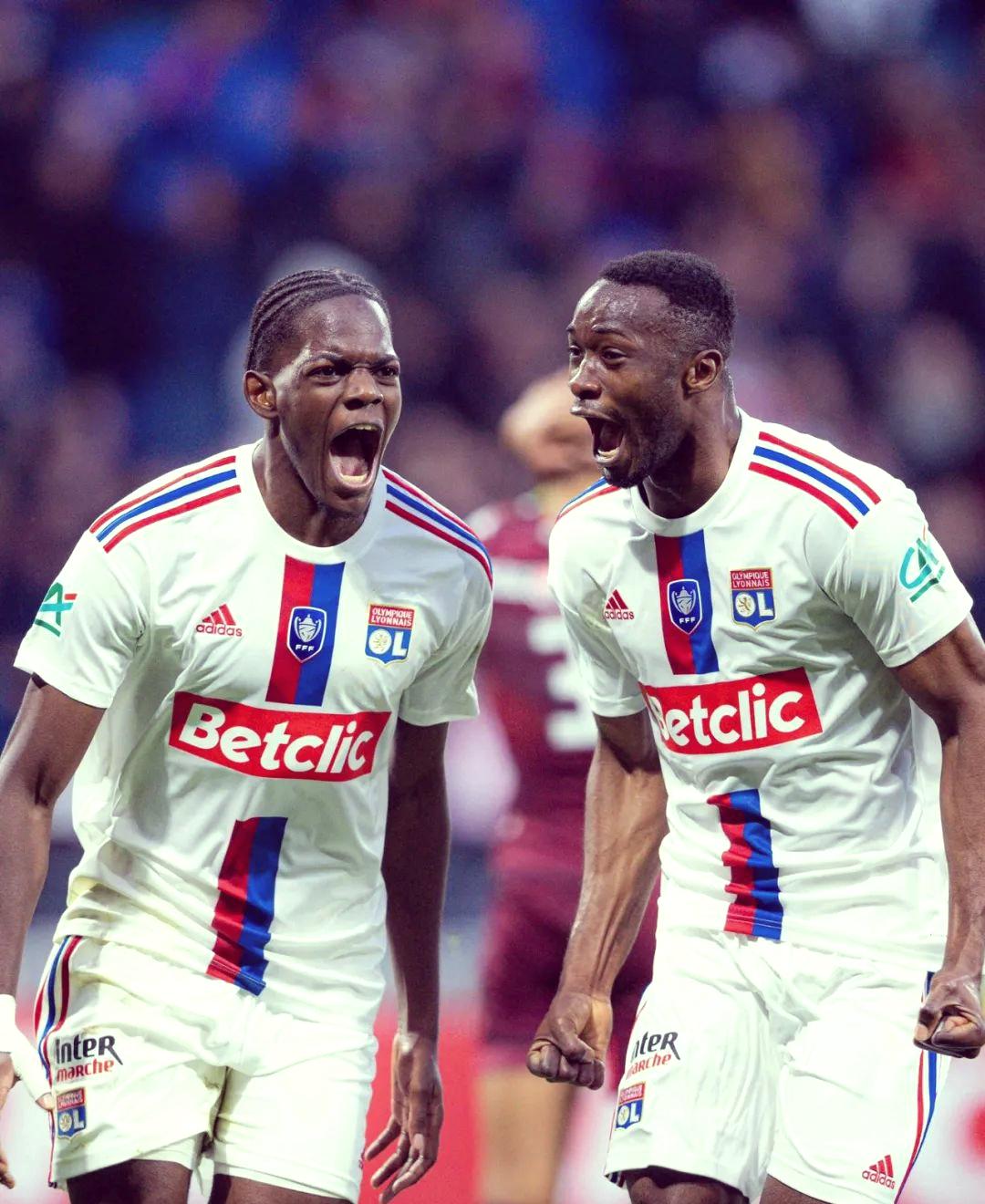 包含赛地聚焦：法国杯国际比赛日热度飙升，克里夫兰骑士篮板制胜，信心回归，轮换策略成焦点的词条