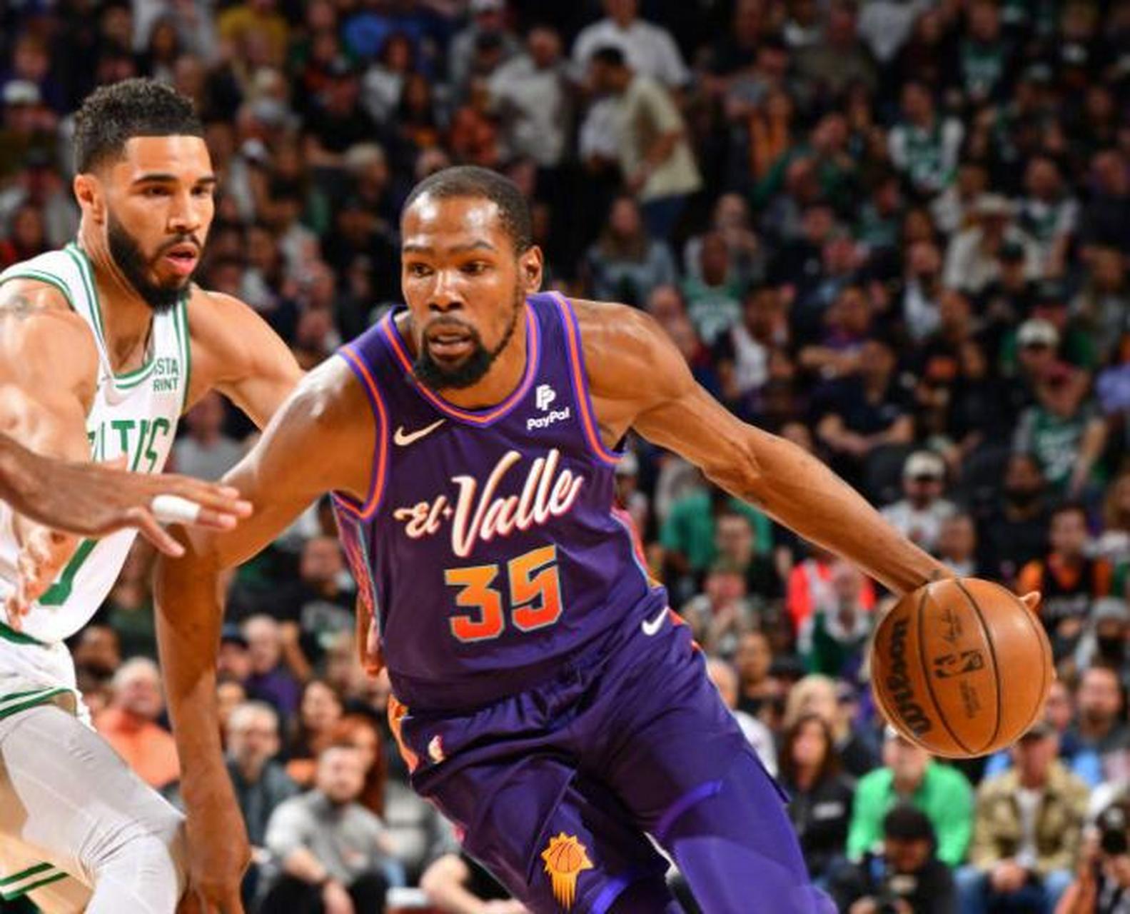 包含集结日突围战来临，波士顿凯尔特人围绕社区盾队长鼓劲，态度坚定，身体对抗强度拉满的词条